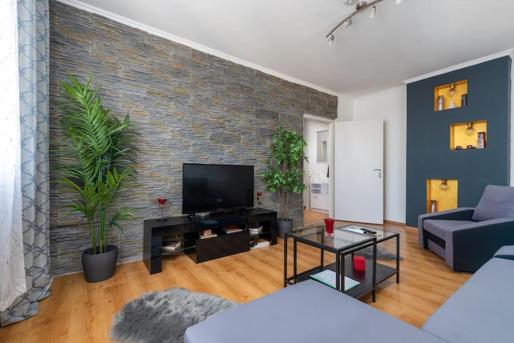 דירות בודפשט Spacious And Bright Flat Between Airport & Center מראה חיצוני תמונה